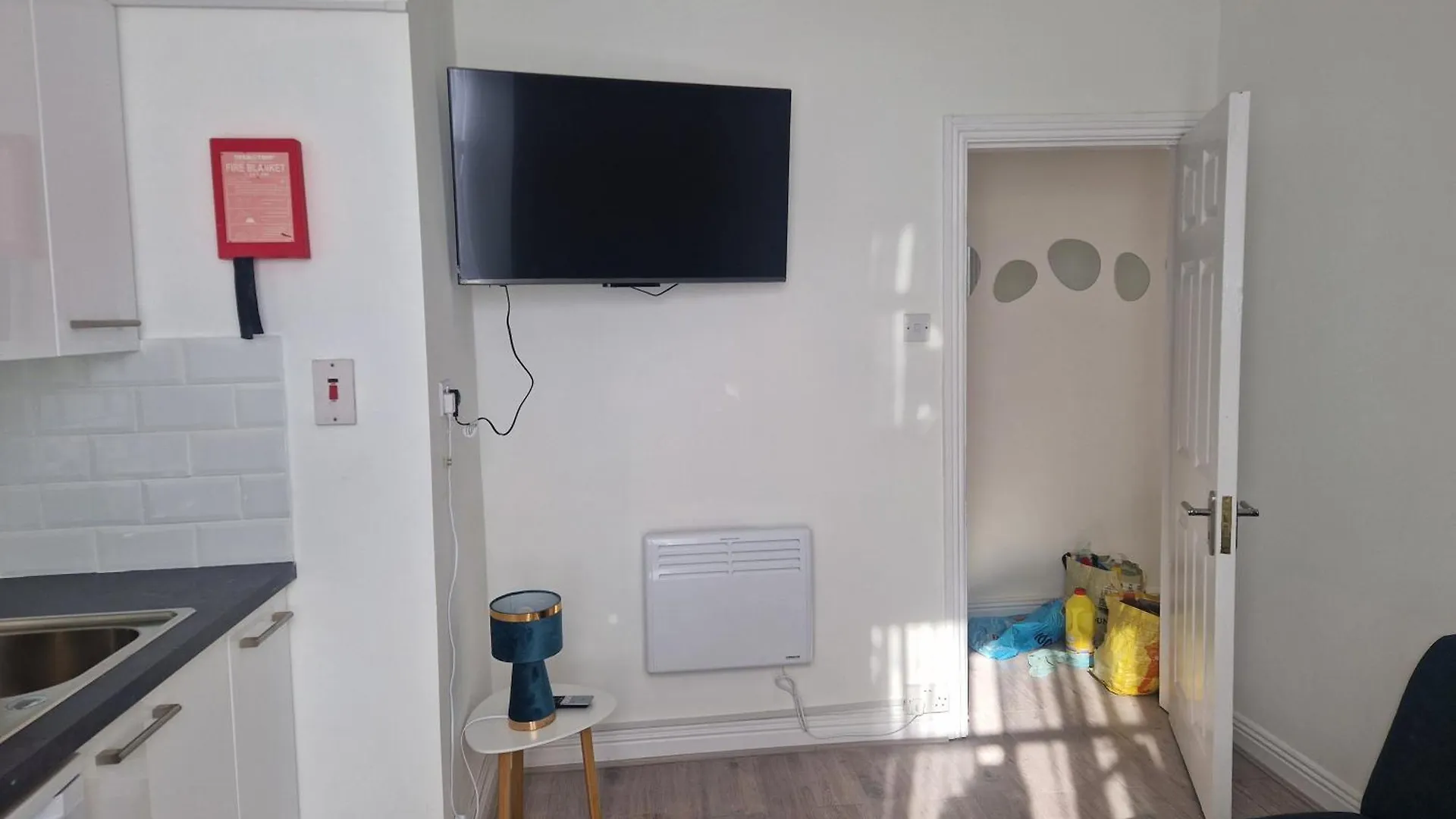 Inviting 1-Bed Apartment In 코크 0*,